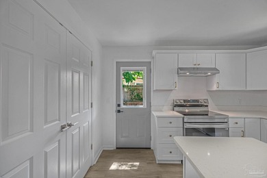 Beautifully renovated and move-in ready! This stunning 4-bedroom - photo 12