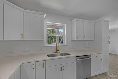 Beautifully renovated and move-in ready! This stunning 4-bedroom - photo 14