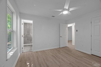 Beautifully renovated and move-in ready! This stunning 4-bedroom - photo 16