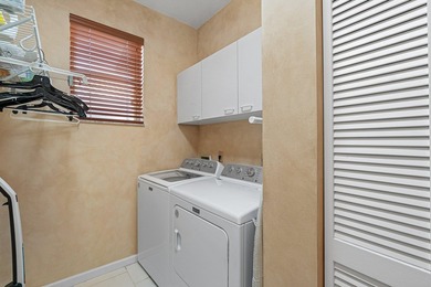 Desirable Devon model with 3 bedroom and 3 bathrooms. This open - photo 17