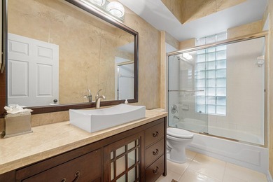 Desirable Devon model with 3 bedroom and 3 bathrooms. This open - photo 20