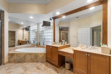Desirable Devon model with 3 bedroom and 3 bathrooms. This open - photo 21