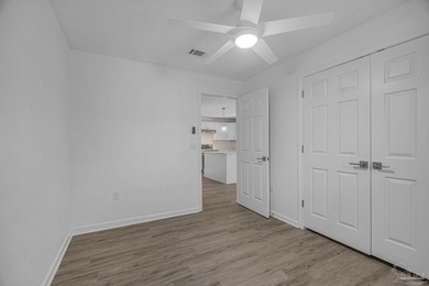 Beautifully renovated and move-in ready! This stunning 4-bedroom - photo 23