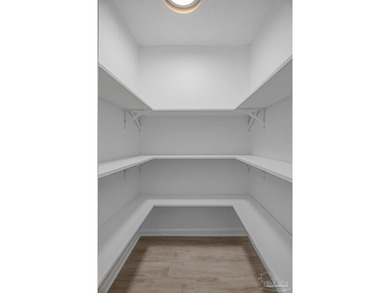 Beautifully renovated and move-in ready! This stunning 4-bedroom - photo 26