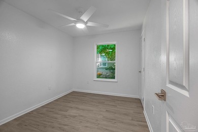 Beautifully renovated and move-in ready! This stunning 4-bedroom - photo 29