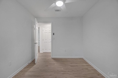 Beautifully renovated and move-in ready! This stunning 4-bedroom - photo 30