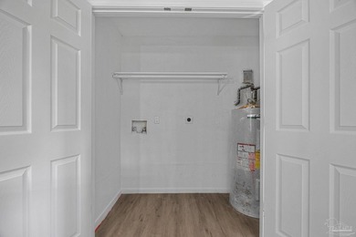 Beautifully renovated and move-in ready! This stunning 4-bedroom - photo 33