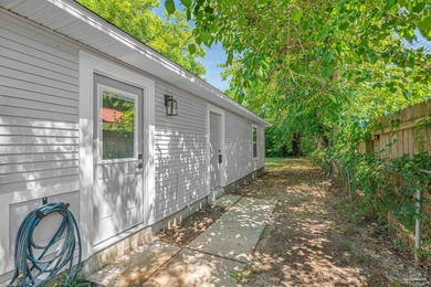 Beautifully renovated and move-in ready! This stunning 4-bedroom - photo 34