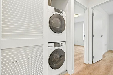 Welcome to the Soundview Park Townhouses. This is New - photo 20