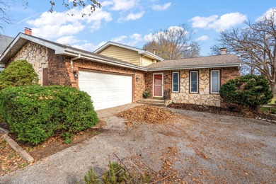 Lake Holiday - Lake County Home For Sale in Crown Point Indiana