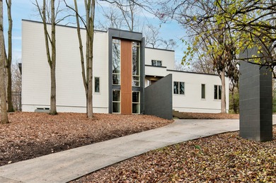 Saylorville Lake Home For Sale in Ankeny Iowa