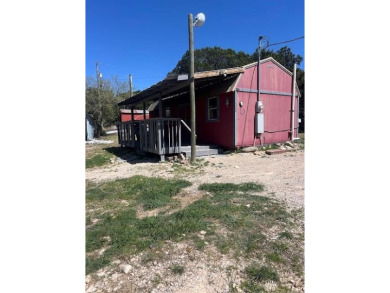 Lake Home Sale Pending in Clifton, Texas