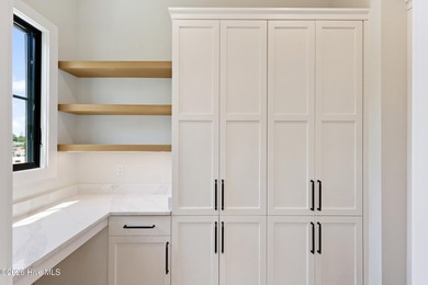 Luxury, location, and low-maintenance living come together - photo 22