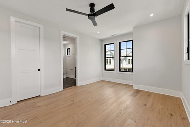 Luxury, location, and low-maintenance living come together - photo 26