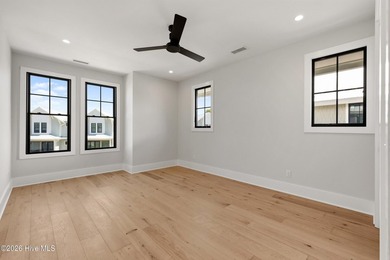 Luxury, location, and low-maintenance living come together - photo 27