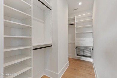 Luxury, location, and low-maintenance living come together - photo 31
