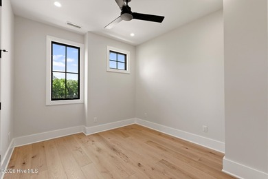 Luxury, location, and low-maintenance living come together - photo 32