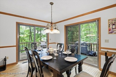Large mountain lodge offering the perfect blend of four-season - photo 34