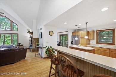 Large mountain lodge offering the perfect blend of four-season - photo 40