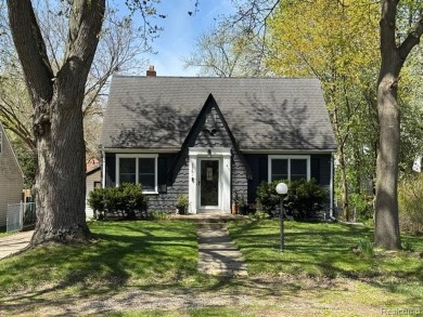 Lake Home For Sale in Waterford, Michigan