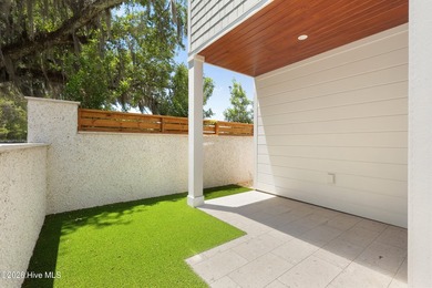 Luxury, location, and low-maintenance living come together - photo 47