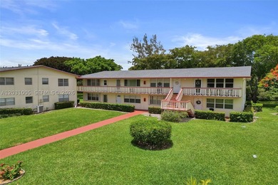 Century Village-This beautifully renovated 2-bedroom, 2-bath - photo 3