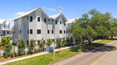 Luxury, location, and low-maintenance living come together - photo 54