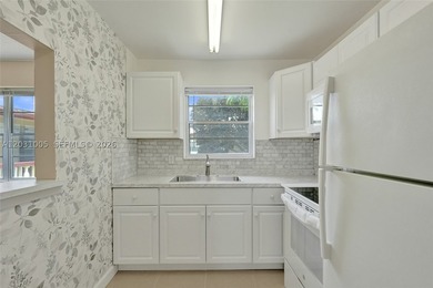 Century Village-This beautifully renovated 2-bedroom, 2-bath - photo 8