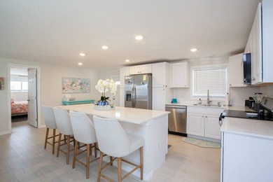 Fully updated 2024. Open floor kitchen plan. Extra-large - photo 5
