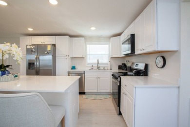 Fully updated 2024. Open floor kitchen plan. Extra-large - photo 6