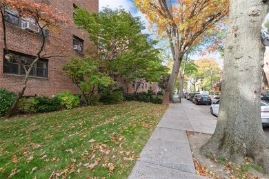 **Beautiful Two-Bedroom Co-Op in New Rochelle Near Iona - photo 3