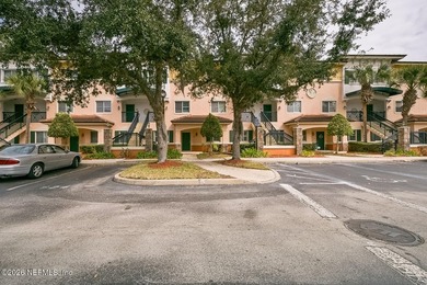 Welcome to Il Villagio, an exclusive man-gated community - photo 2