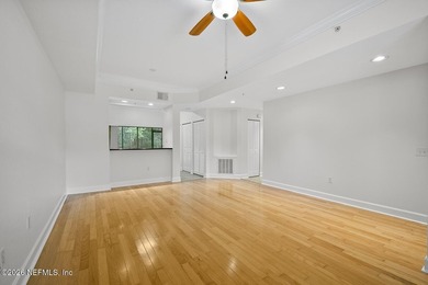 Welcome to Il Villagio, an exclusive man-gated community - photo 3