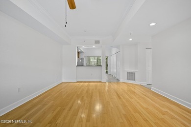 Welcome to Il Villagio, an exclusive man-gated community - photo 5
