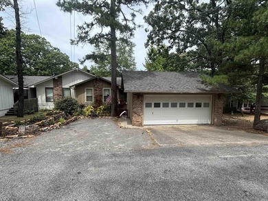Beautiful home located in the heart of Fairfield Bay, close to - photo 1