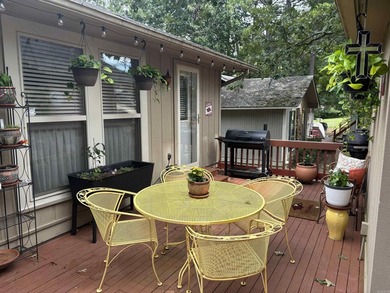 Beautiful home located in the heart of Fairfield Bay, close to - photo 4