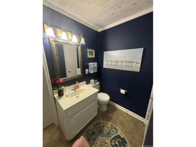 Beautiful home located in the heart of Fairfield Bay, close to - photo 8