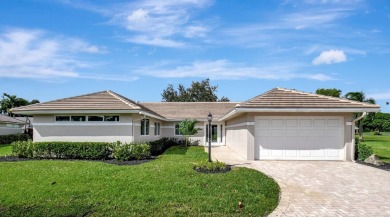 (private lake, pond, creek) Home For Sale in Boynton Beach Florida