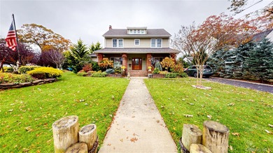 (private lake, pond, coastal) Home For Sale in East Rockaway New York