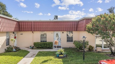 Beautiful 1-bedroom, 1-bath condo located in the desirable 55+ - photo 2