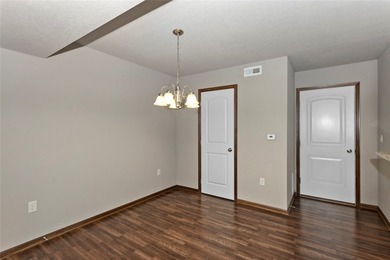 Extremely well maintained 3 bedroom end unit townhome with 2 car - photo 13