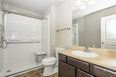 Extremely well maintained 3 bedroom end unit townhome with 2 car - photo 16
