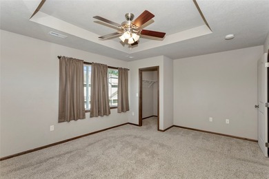 Extremely well maintained 3 bedroom end unit townhome with 2 car - photo 19