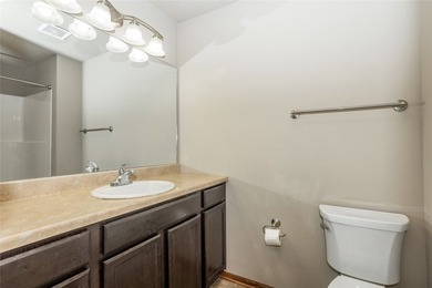 Extremely well maintained 3 bedroom end unit townhome with 2 car - photo 20