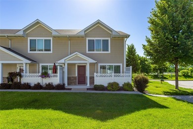 Extremely well maintained 3 bedroom end unit townhome with 2 car - photo 29