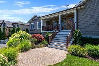 Welcome to Paradise Point living at its finest! This impressive - photo 3