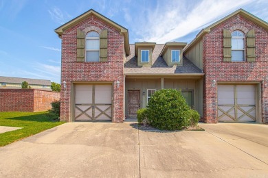 Lake Townhome/Townhouse For Sale in Maumelle, Arkansas