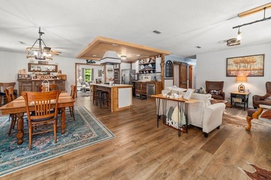 MOTIVATED SELLER!!! Charming 3 bedroom, 2 bath cottage full of - photo 2