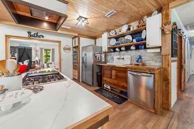MOTIVATED SELLER!!! Charming 3 bedroom, 2 bath cottage full of - photo 3