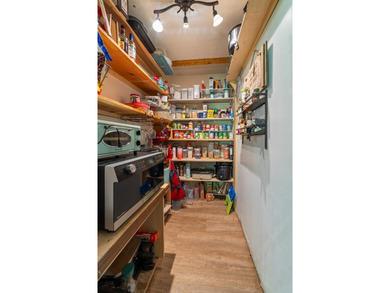MOTIVATED SELLER!!! Charming 3 bedroom, 2 bath cottage full of - photo 6